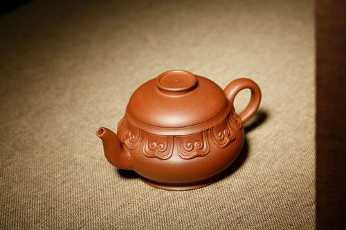 以樽入壶,如意纹饰加以点缀,寓意美好,匠心独具